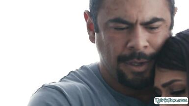 Stepdad analed his crying stepdaughter - 2 image