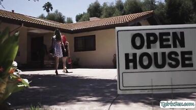 Sheladys engulfing fortunate knob in 3some - 2 image