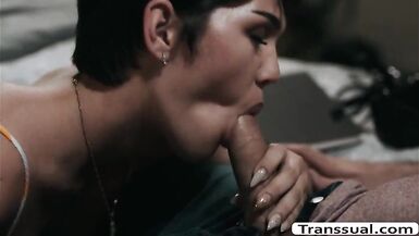 TS stepdaughter gives stepdad the most good blow job - 4 image