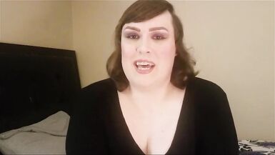 Trans big beautiful woman playing with herself - 1 image
