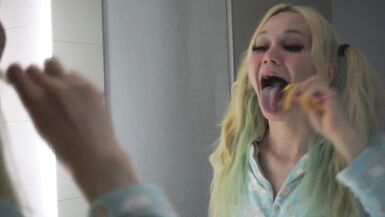 Quirky trap facefucked & facialized - 1 image