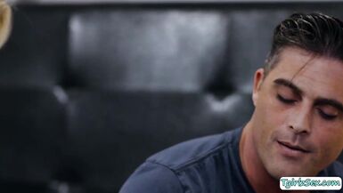 Golden-Haired TS Aubrey Kate booty acquires stuffed - 2 image