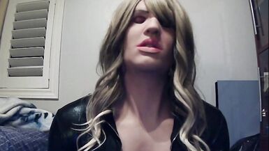 Just Playmate Pt2! Close Ups of Female Mask Playmate and her Constricted Costume!!! - 10 image