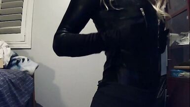 Just Playmate Pt2! Close Ups of Female Mask Playmate and her Constricted Costume!!! - 3 image