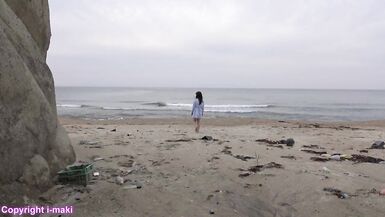 CD IJUIN Maki and various micro bikinis around the watch side - 1 image