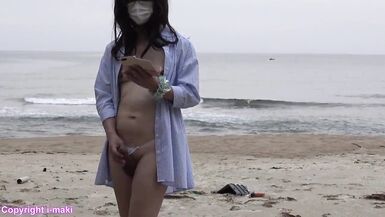 CD IJUIN Maki and various micro bikinis around the watch side - 4 image