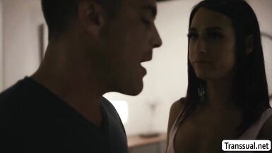 TS Khloe cheats oh her unfaithful spouse - 6 image