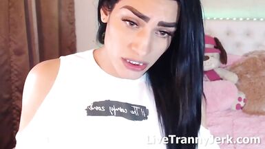 realhugecock t-girl cam