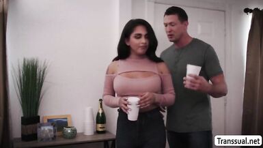 TS Jane gives her ally some blow job - 3 image