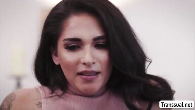 TS Jane gives her ally some blow job - 5 image