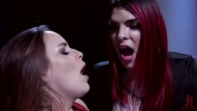 Bella Rossi and Chelsea Marie are Office Thieves - 8 image