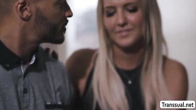 TS Kayleigh let guy bonks her butt - 3 image