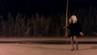 Lililaura cd obedient takes a hawt walk to acquire clients