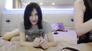 2 teenager white traps - 1 image