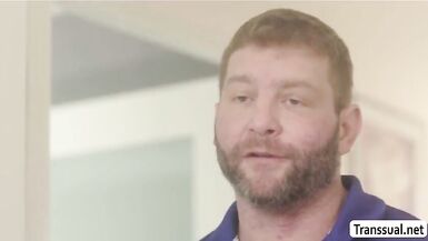 TS Khloe sucks her Stepdads hard 10-Pounder - 4 image