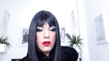 hot brunett latin babe shemale!