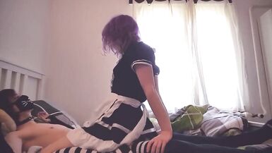 TRANS menina chupa seu amigo FEMBOY e tem cu fodido e leva gozada na bunda