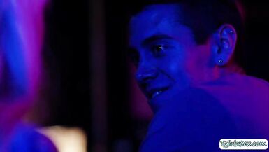 Horny TS Aubrey analed by handsome guy - 2 image