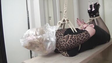 Dizzy - A Tranny In Real Trouble! - 15 image