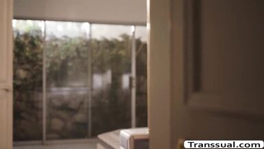 TS Khloe enjoys sucking dudes bigcock - 11 image