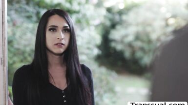 TS Khloe enjoys sucking dudes bigcock - 3 image