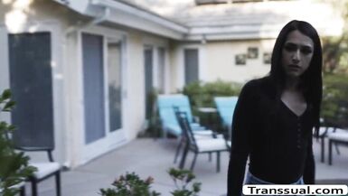 TS Khloe enjoys sucking dudes bigcock - 4 image