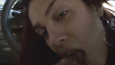 Tgirl is a super cocksucker working on the streets - 8 image