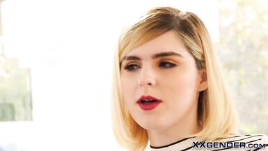 Trans blonde in high heels gets rimmed - 3 image