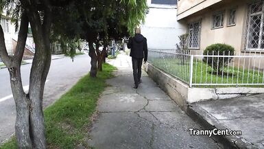 Guy fucks sexy ass shemale latina - 1 image