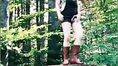 Pretty trannys masturbate outdoor - 5 image