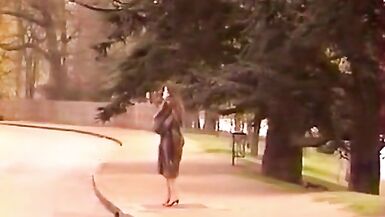 Female whore fucked by TS whore - 1 image