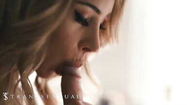 Trans Sensual - Sexy Blonde Casey Kisses Give Ella Hollywood a Fantastic Massage Session - 4 image