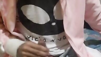 Shemale Cum in Skinny Jeans - 7 image