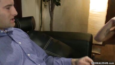 Redhead Latina TS anal fucks date - 4 image