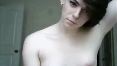 Teen gurl shoots a big load