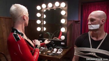 Cabaret TS dancer anal fucks man - 4 image