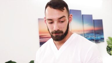 Naughty Trans (Daisy Taylor) Seduces Her Masseur (Johnny B) He Fucks Her Asshole - Trans Angels - 4 image