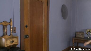 Busty blonde Ts anal fucks tied up man - 3 image