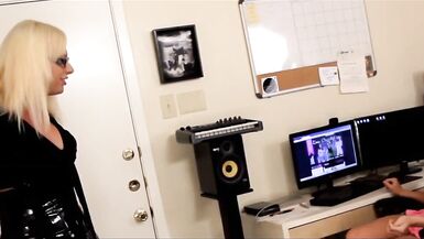 Girl BSDM and fuck a transgender - 1 image