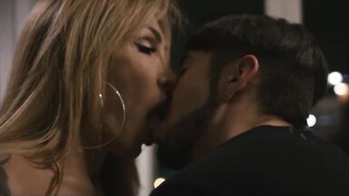 Big Ass Shemale Fucks Guy Mouth - 3 image