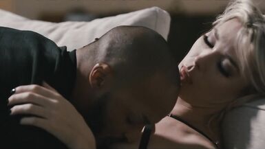 Super Sexy Shemale Fucks Guy Mouth - 3 image