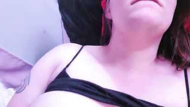 Amy Shows off her little Body for you - 5 image