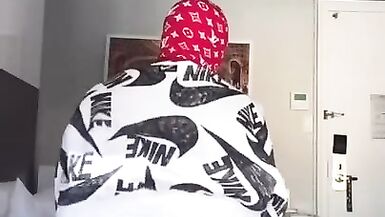 Fat Booty Ebony TS gives DL Thug Backshots - 14 image