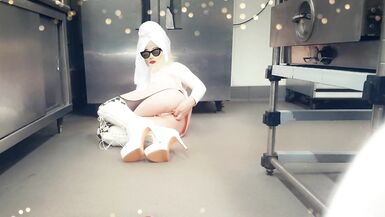 Blonde Trap Fucks Cucumber - 1 image