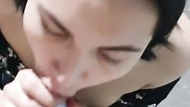 Inexperienced shemale sucks dick outdoors - 10 image