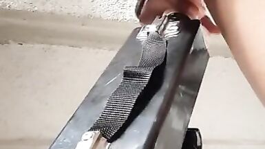 Putita Sirvienta Comiendo Verga y Se Corre En El Suelo - 7 image