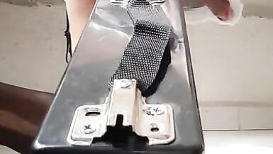 Putita Sirvienta Comiendo Verga y Se Corre En El Suelo - 9 image