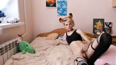 T-girl Jerks off with a Dildo - 10 image