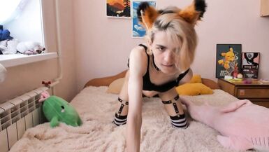 T-girl Jerks off with a Dildo - 6 image