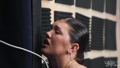 Daisy taylor blowing her while she blows